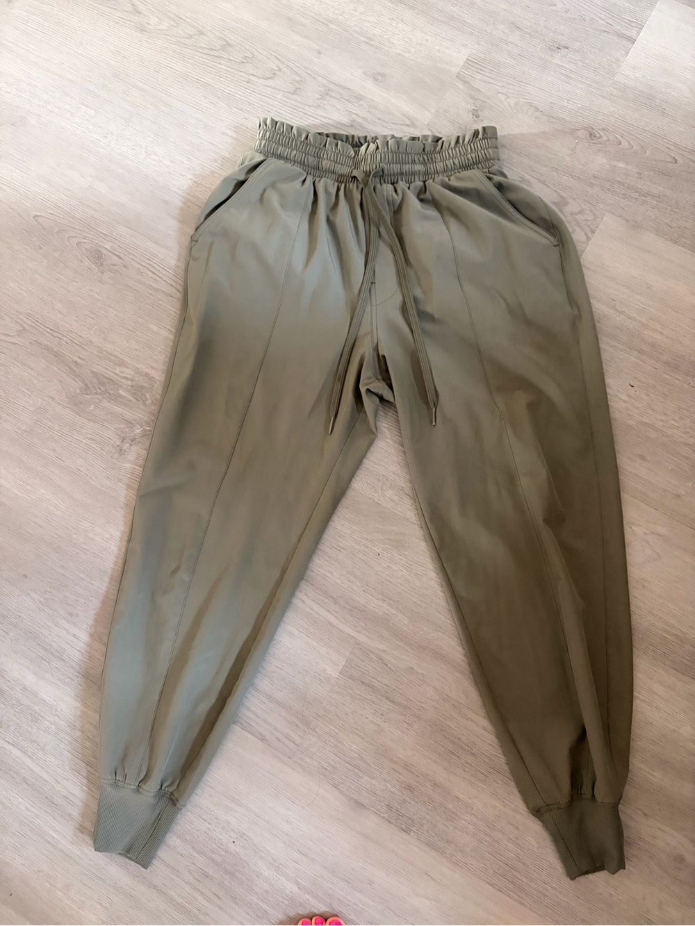 NEVER WORN Abercrombie & Fitch Olive Drawstring Ankle Joggers